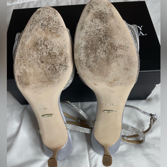 Badgley Mischka Silver Sparkle Heel with bow shoes - Picture 5 of 10